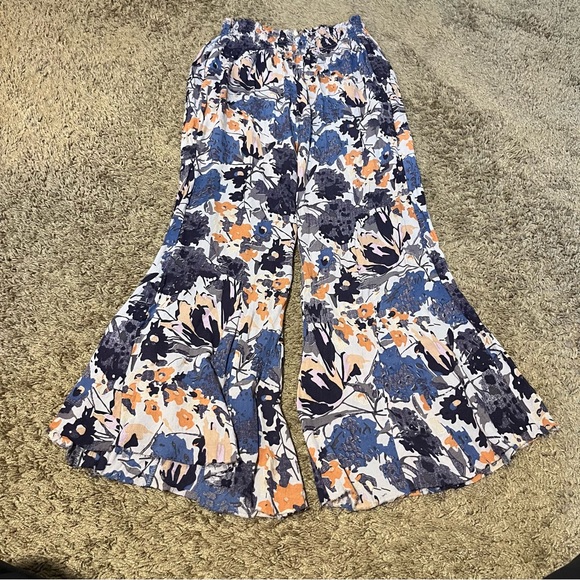 Free people floral flared pants size medium - Picture 3 of 3